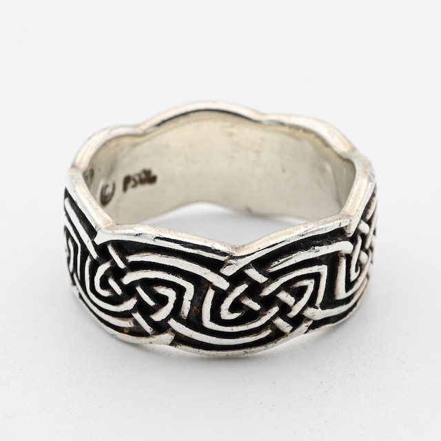 Celtic Knot Design Wavy Ring #12.5 / Ireland