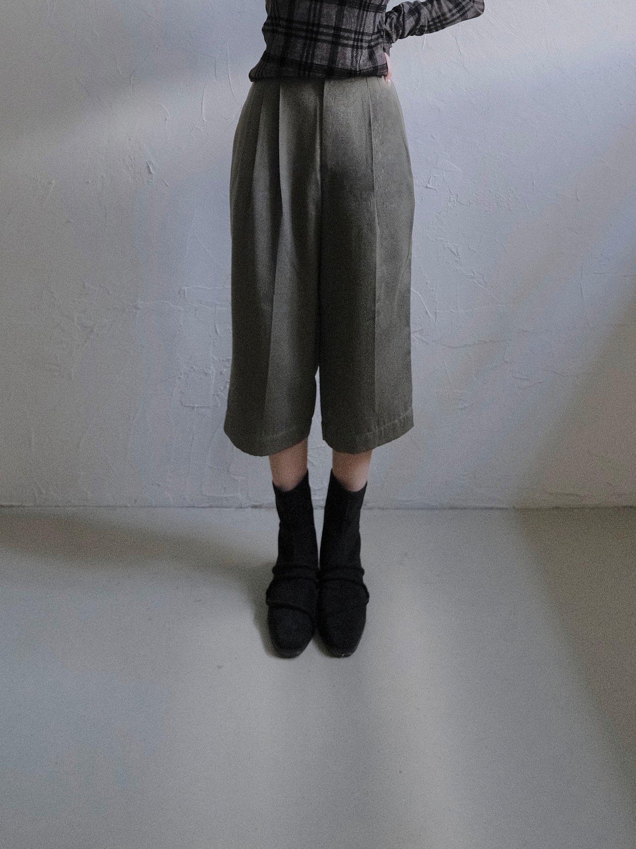 Tuck Half Trousers / KHAKIGRAY - 1