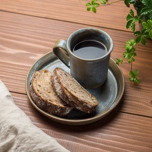 鶯茶白霞 切立カップ（コーヒーカップ・マグカップ）／安藤美和