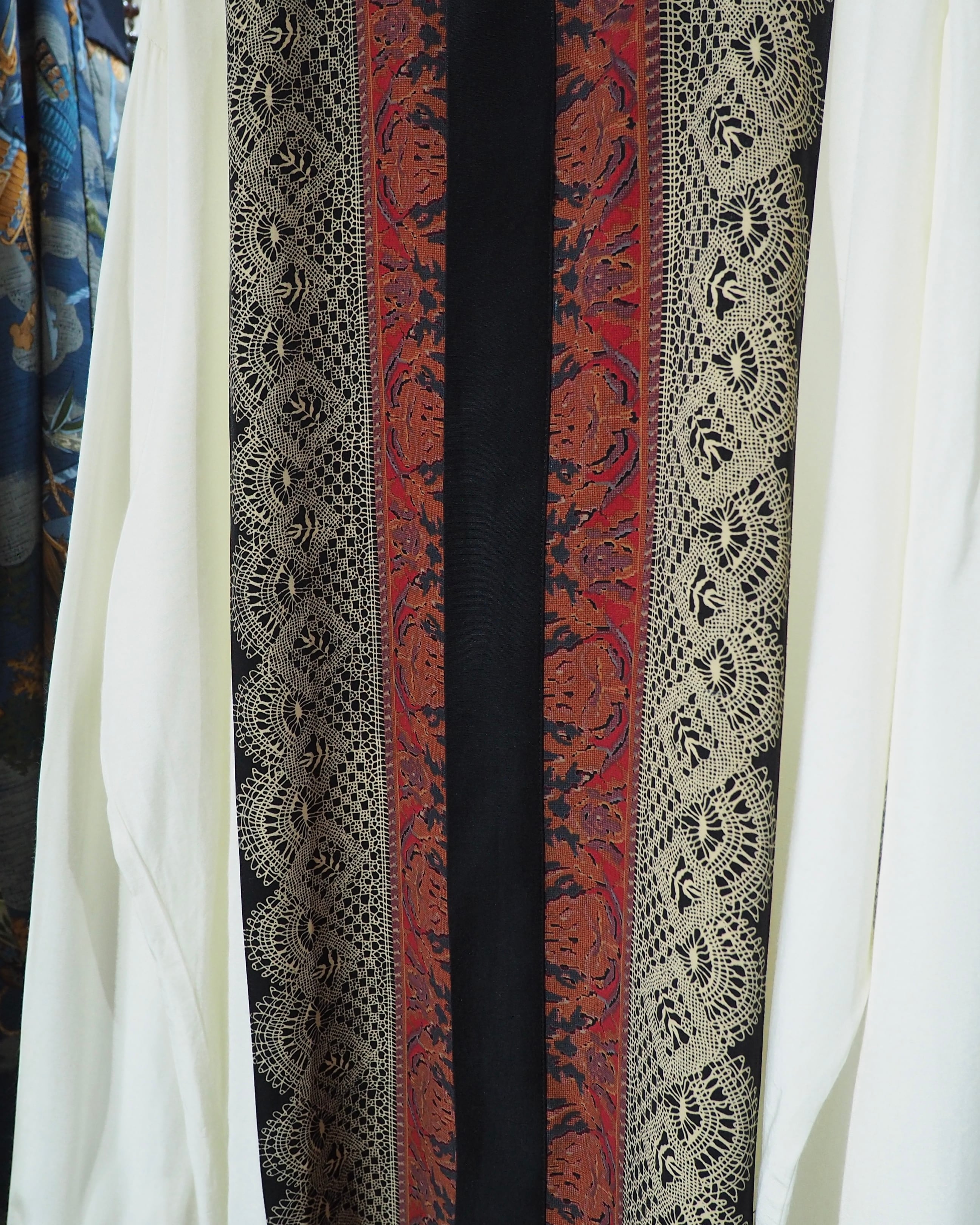 1980 - 90s Beautiful Arabesque × Crochet Lace pattern Switching vintage loose No collar shirt
