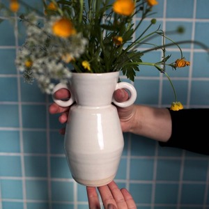 Sophie Alda "Flood vase in white”