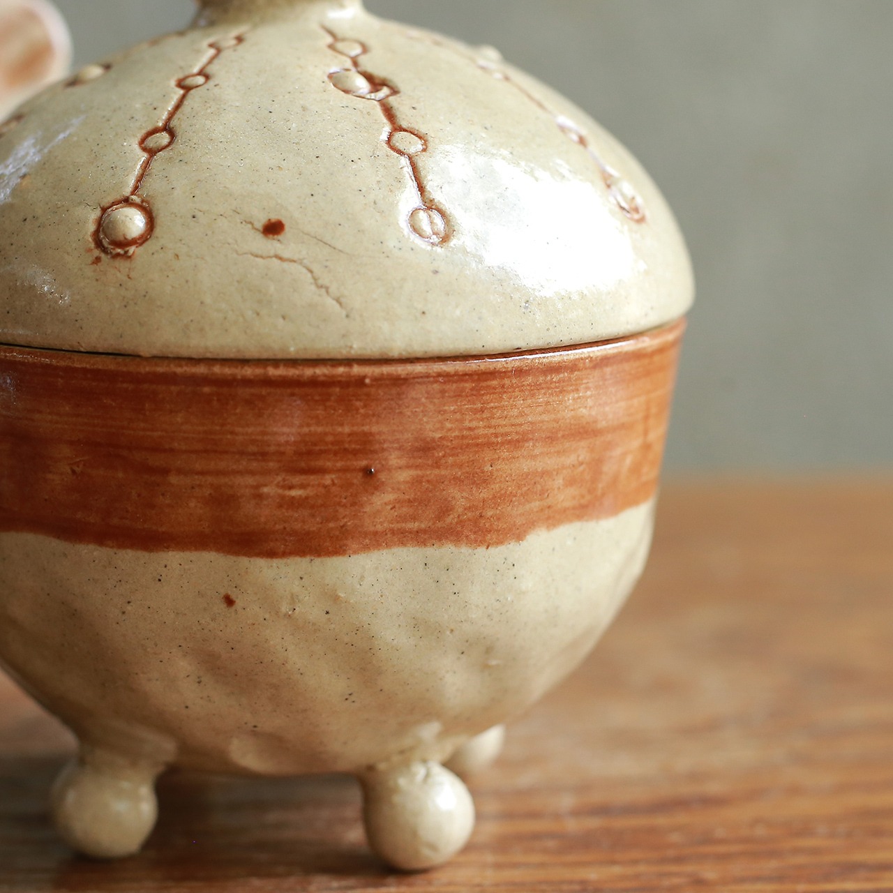 小鳥が見守る、シュガーポット