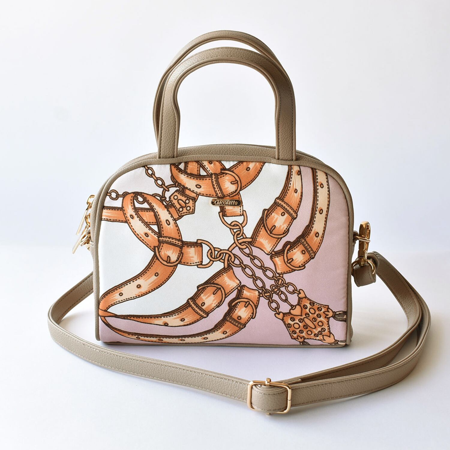 ♡Karat キャラット メタルビーズバック 巾着 ポーチ ゴールド系 ケース付 ♡Karat キャラット メタルビーズバック 巾着 ポーチ ゴールド系 ケース付