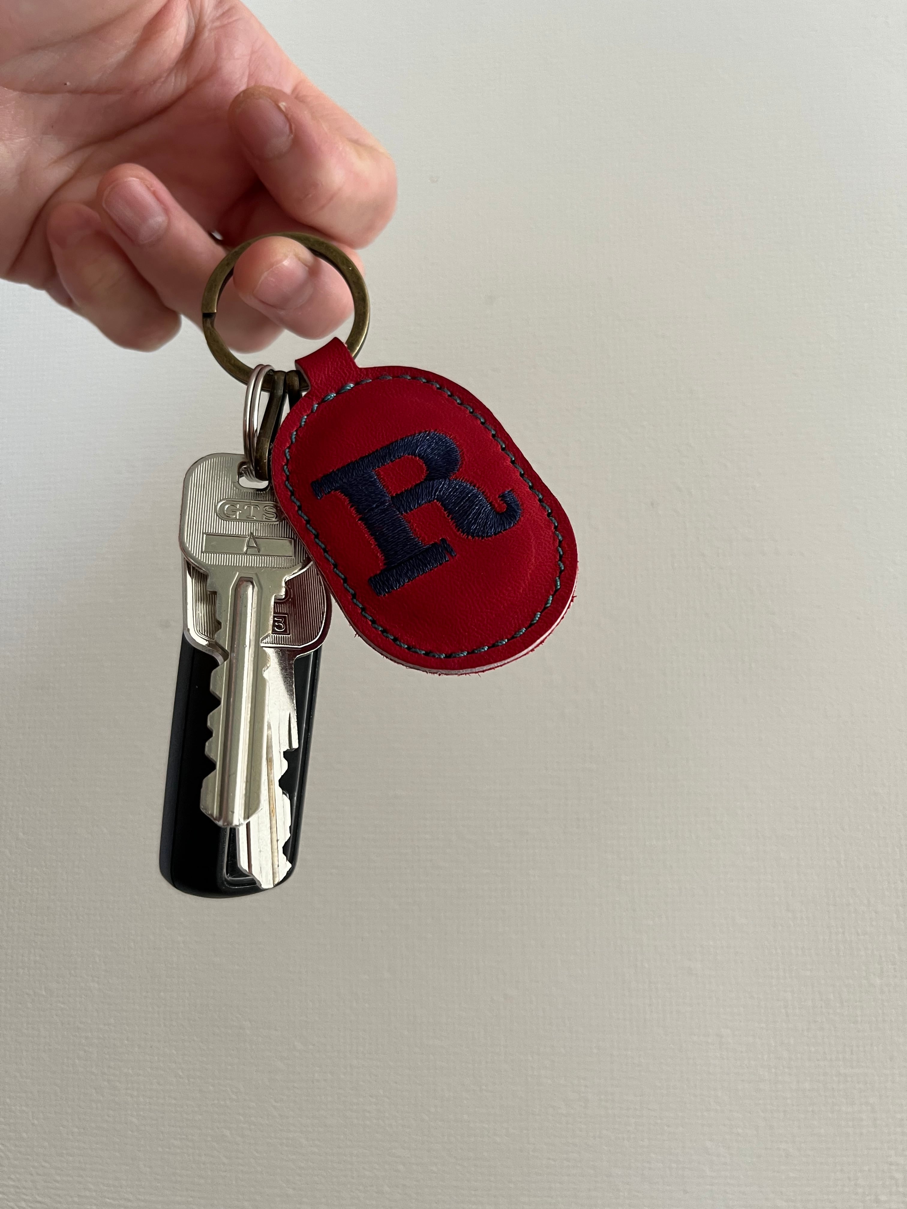 刺繍イニシャルキーホルダー | JINTO