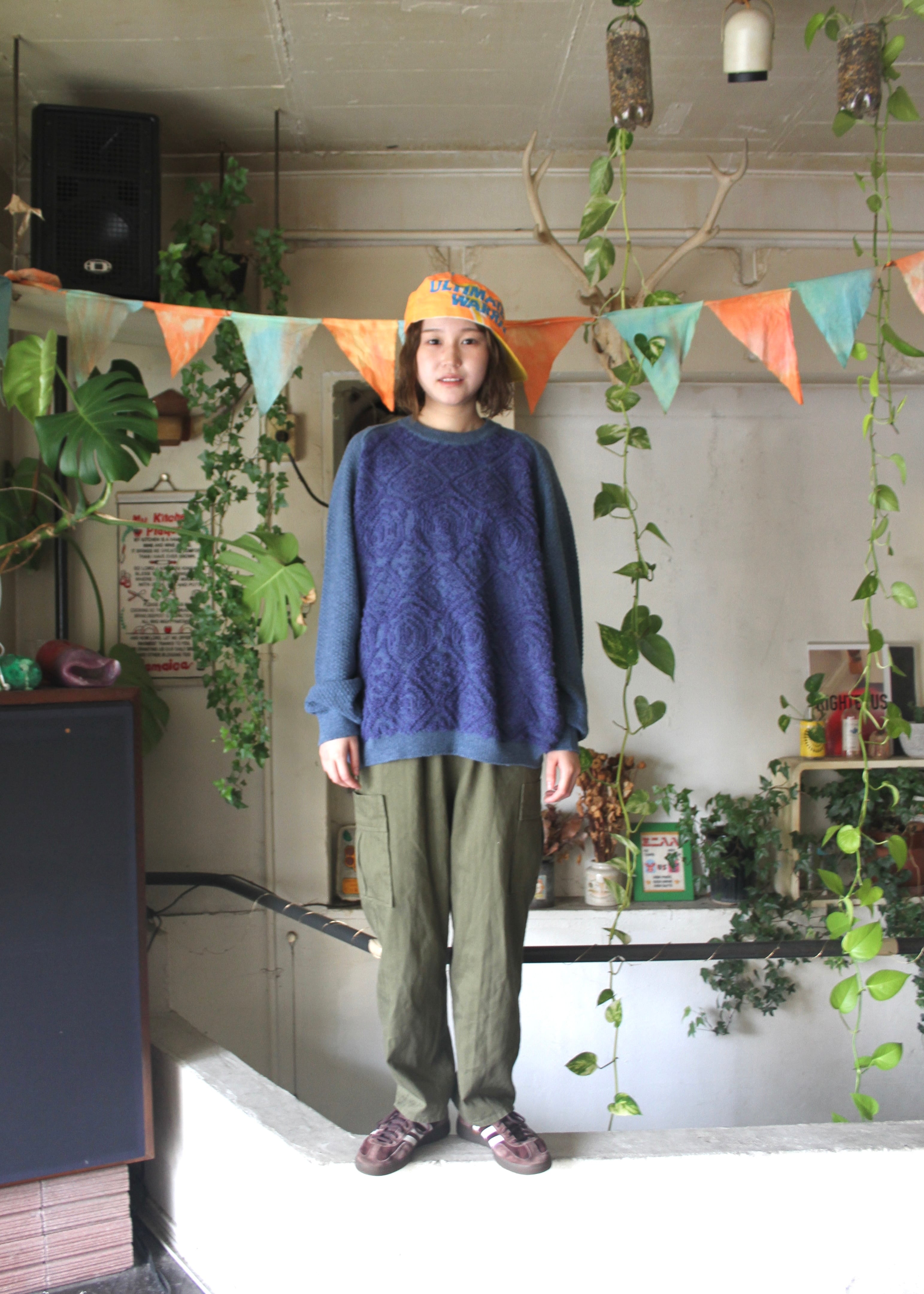 【少量再入荷】異国情緒あふれる柄に目を奪われる「ポケット付きのプルオーバー（ブルー）」