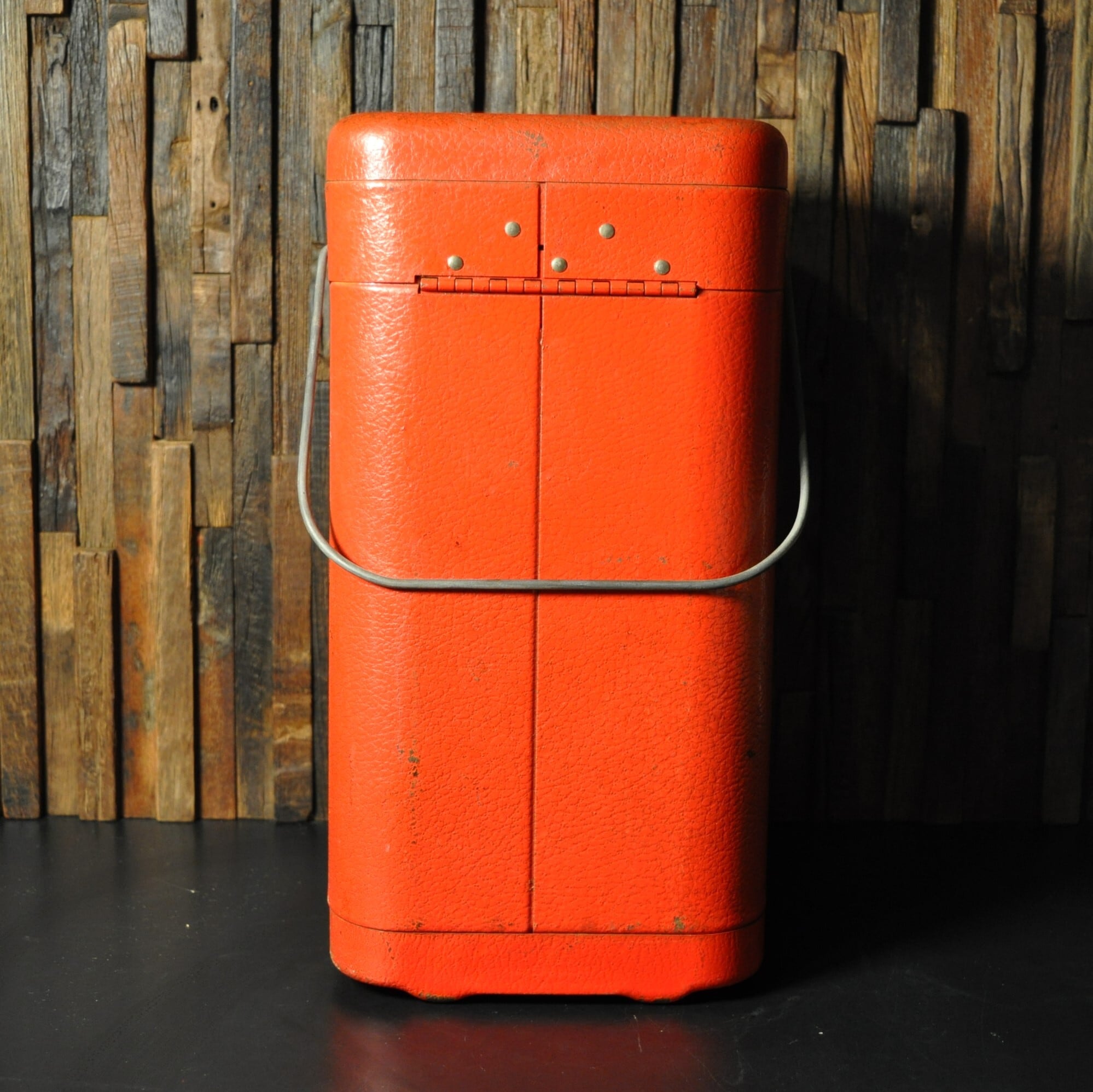 コールマン ガルウィング メタルケース レッド ビンテージ 200系