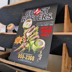 送料無料！ちょうどいいブリキ看板 【 GHOSTBUSTERS / ゴーストバスターズ 】 『 WHO YA CONNA CALL? 』ゴーストバスターズ宣伝看板 / METAL SIGN / メタルサイン / ブリキ看板 / サインボード / ビンテージ加工〚アメリカン雑貨 アメトイ〛