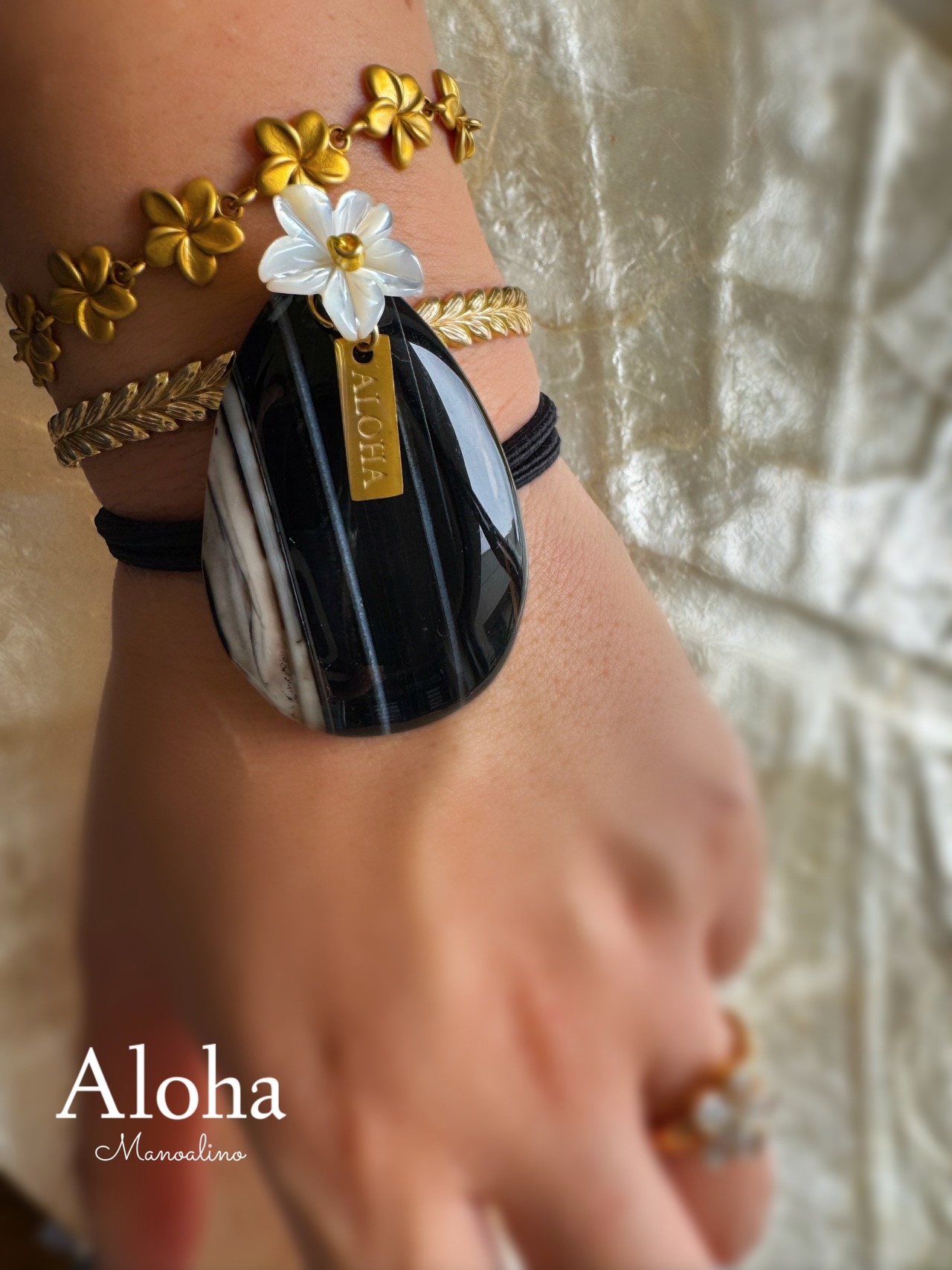 Black agate×Plumeria hair accessory(ブラックアゲート瑪瑙天然石×プルメリアヘアゴム)