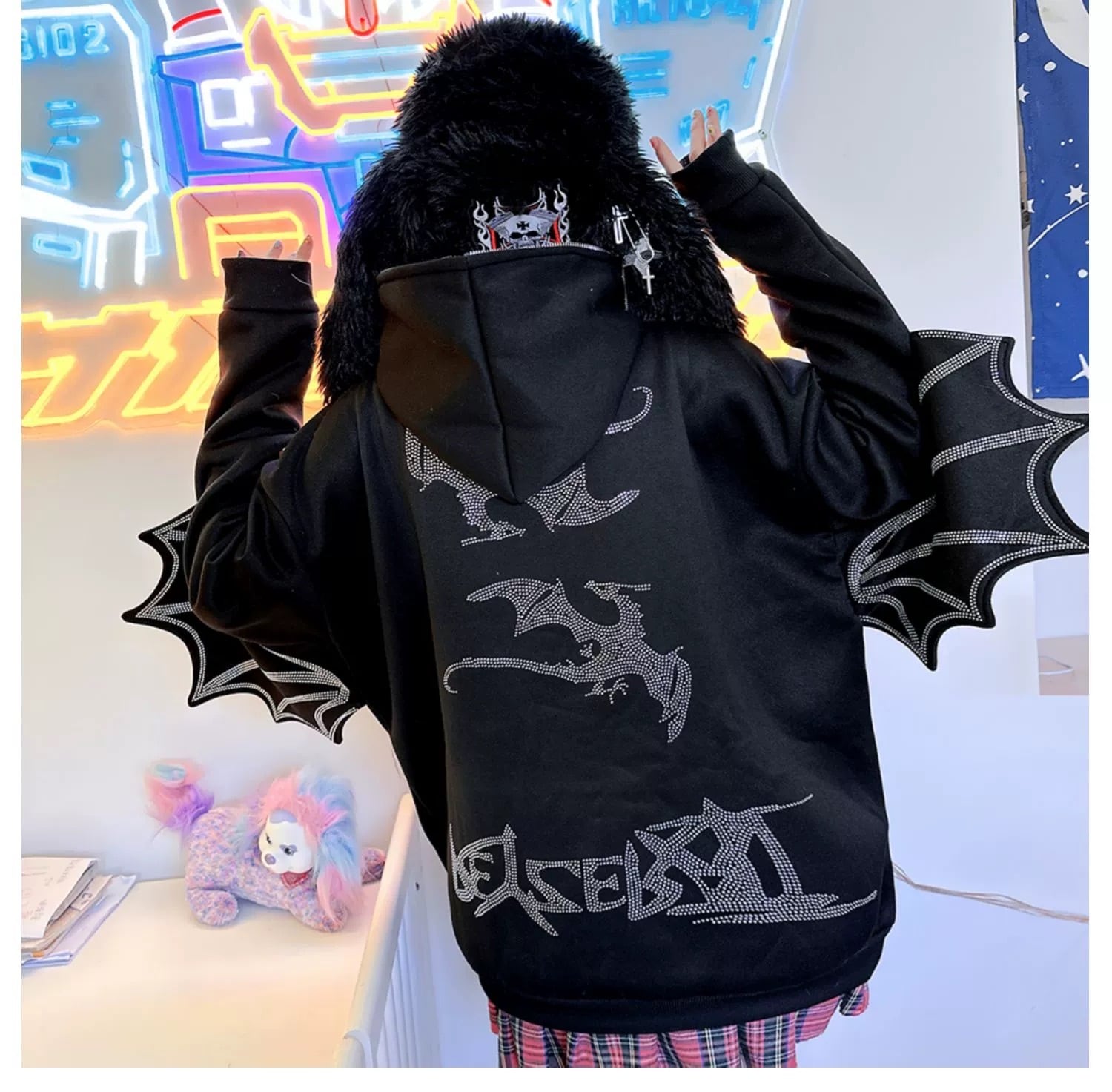 病みかわいい ドラゴンスワロ羽付きパーカー 個性的パーカー 翼