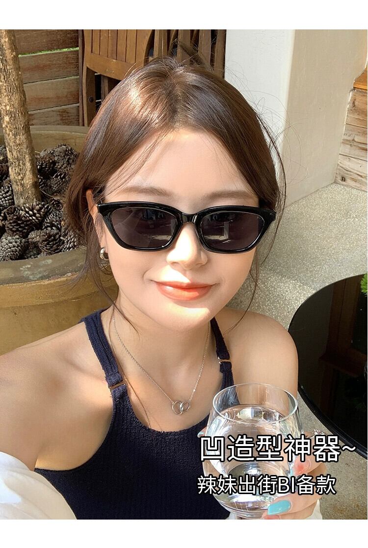 ジェニー同じスタイルサングラス女性 2023 新しい狭額縁キャット ジェニー同じスタイルサングラス女性 2023 新しい狭額縁キャット