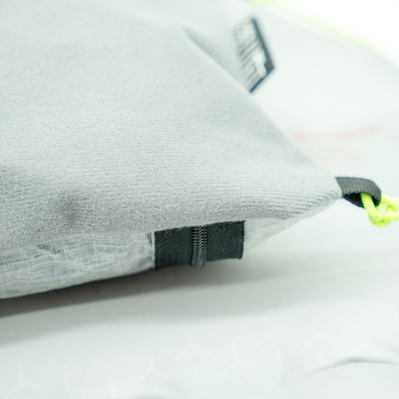 ダイニーマ製リバーシブルピロー（テント泊用枕/軽量/登山用スタッフバッグ/登山装備軽量化/スタッフサック）