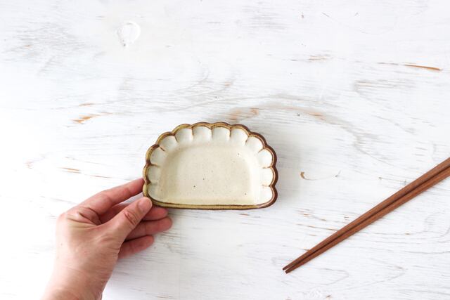 oldwhite 餃子の小皿 陶器 よしざわ窯 | うつわと暮らし｜M's homelife