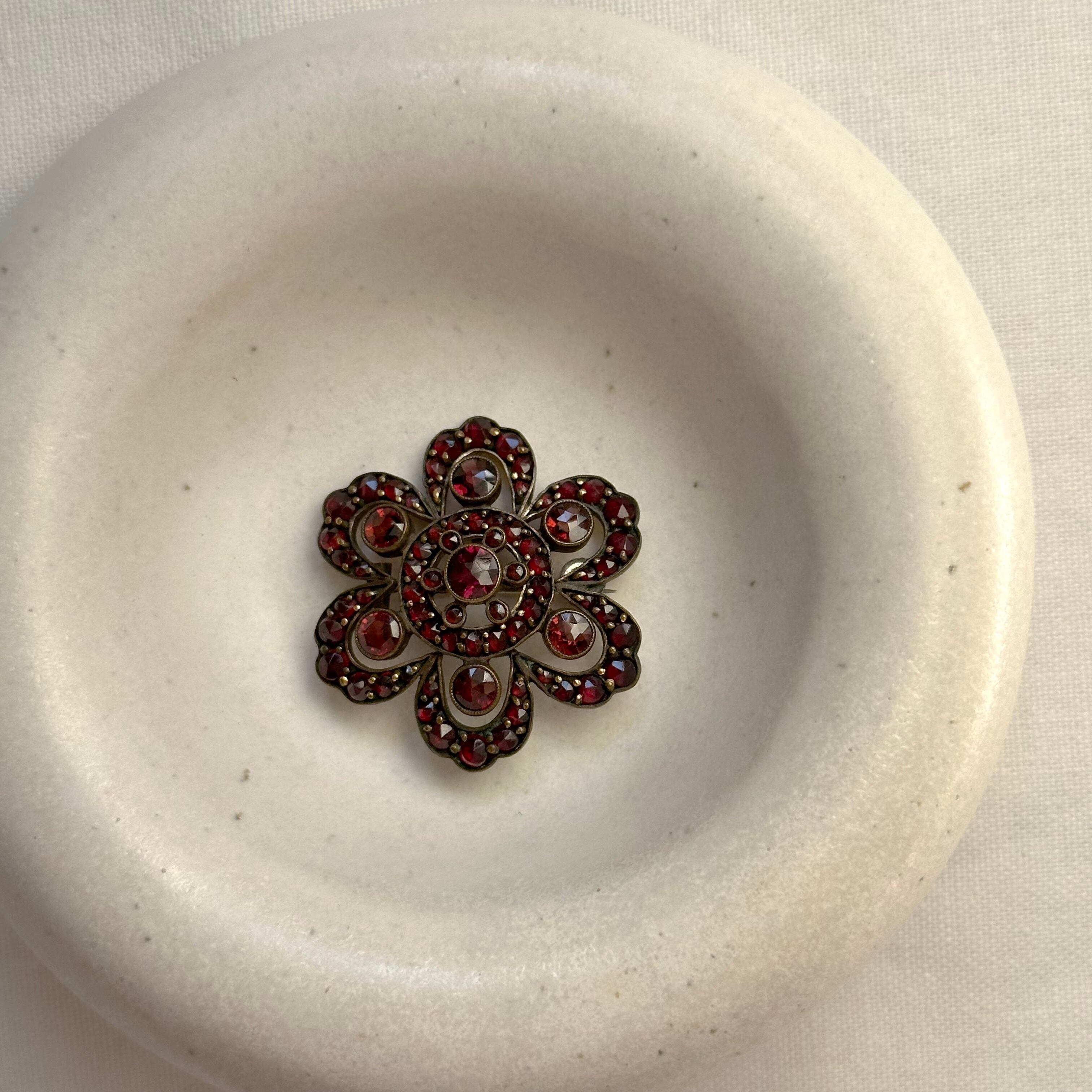 brooch ボヘミアンガーネット フラワー | peartreemarket