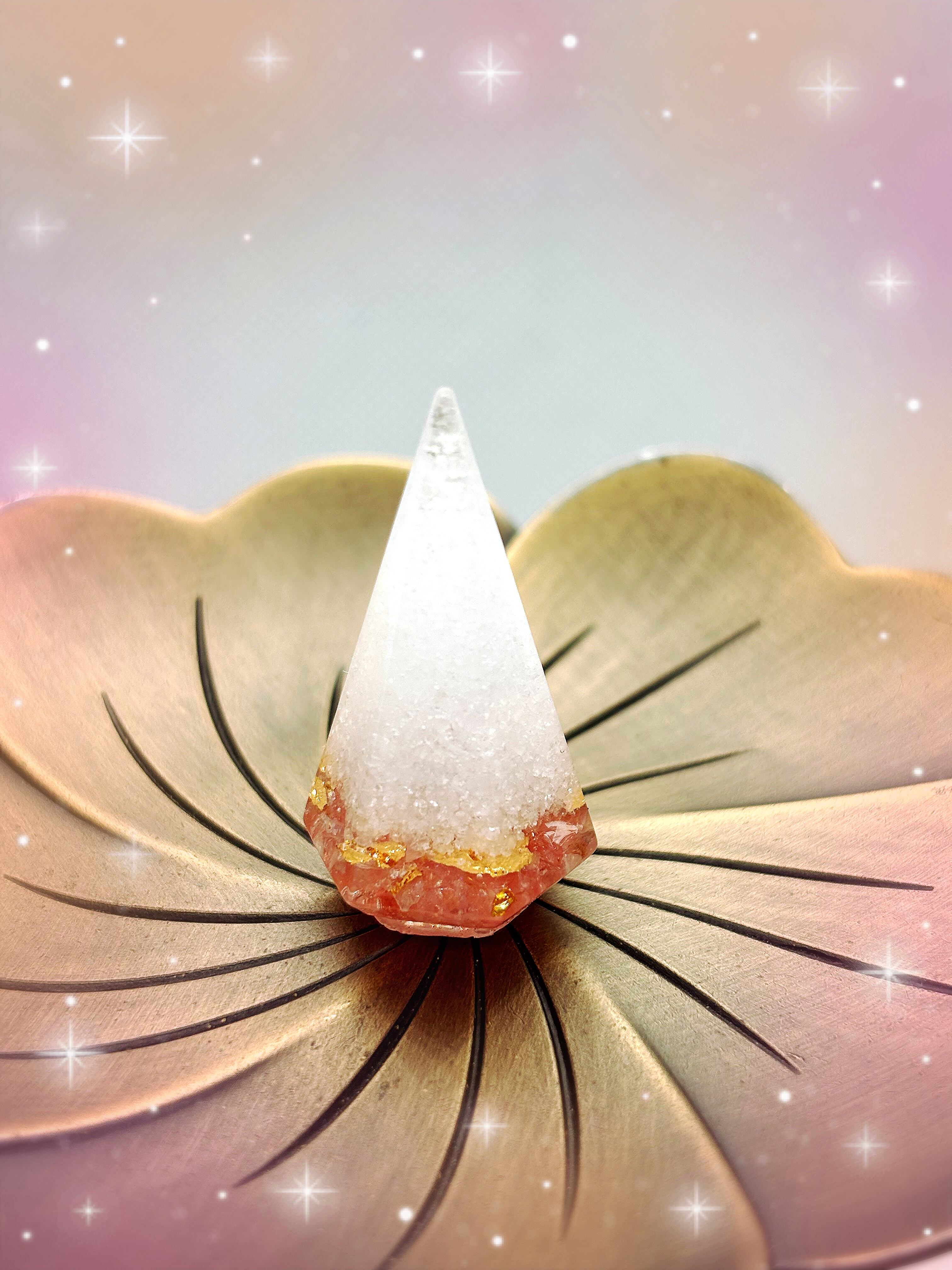 巾着のようなボトル入り・ホワイトローズのオルゴナイト【クラック水晶