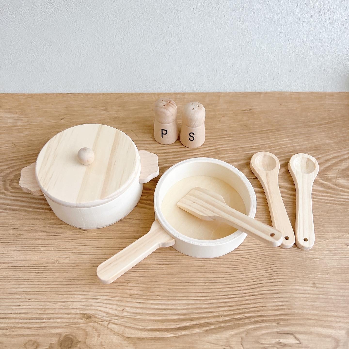 プリンス・エドワード島天然木♡手作り未使用ミニチュア家具＆陶器の