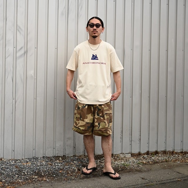 ANACHRONORM(アナクロノーム)なんかいい配色のTシャツと気分なカモ柄
