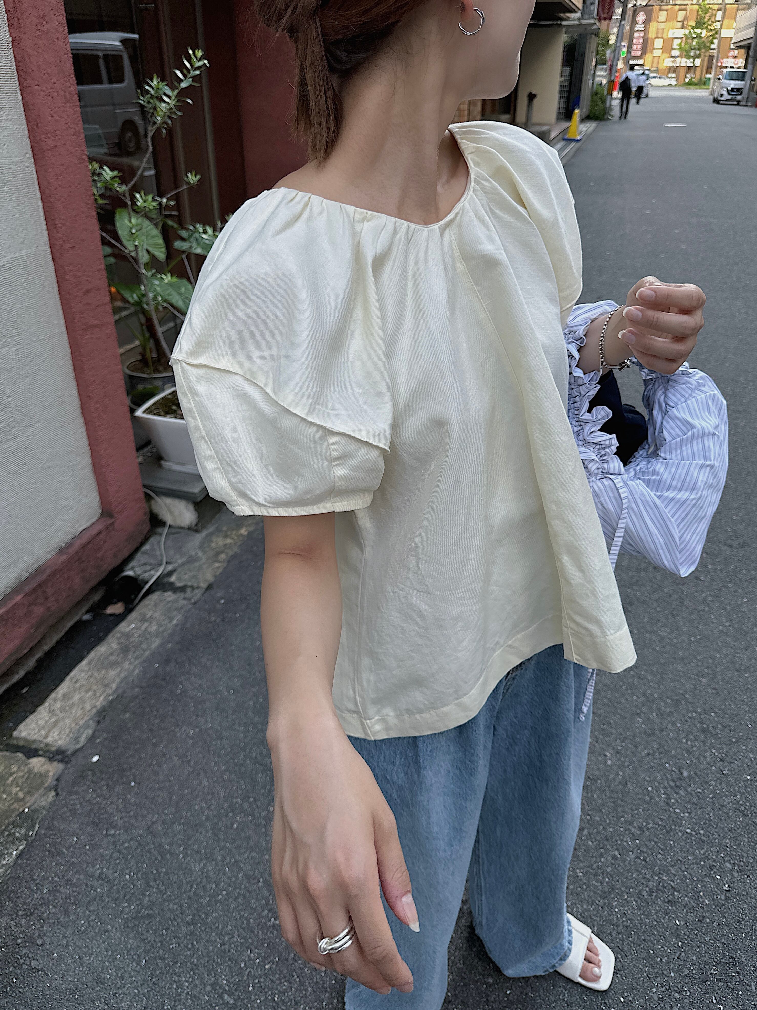 round puffy arm fully gather blouse | nananamoe