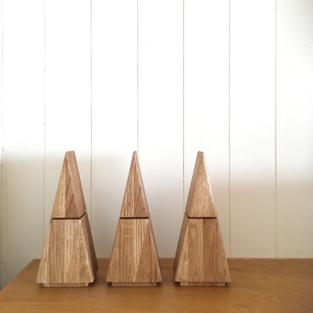 Wooden house of objects and pen stands 木のオブジェ＆ペンスタンド