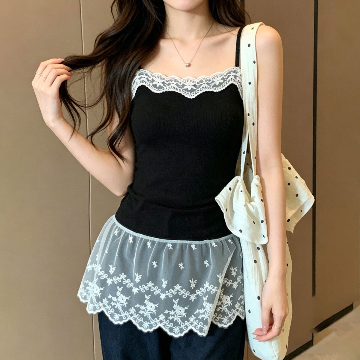 裾レース キャミソール カップ付き レディース 春夏 韓国 インナー トップス きれいめ おしゃれ 大人 かわいい 重ね着 レイヤード 柔らかい ブラキャミ ノースリーブ フェミニン 大人可愛い 大人女子