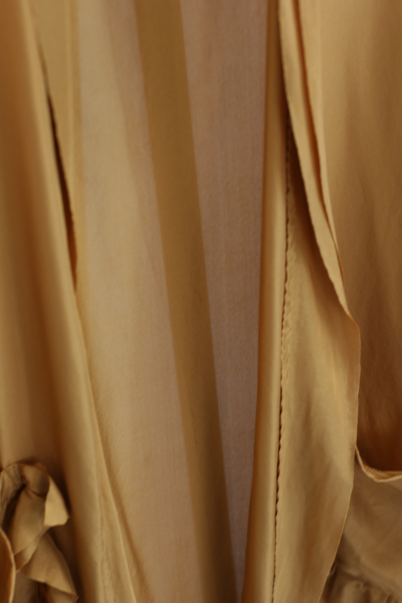 TOWAVASE(トワヴァーズ）Volant silk robe シルク ローブ/renga(キャメル)