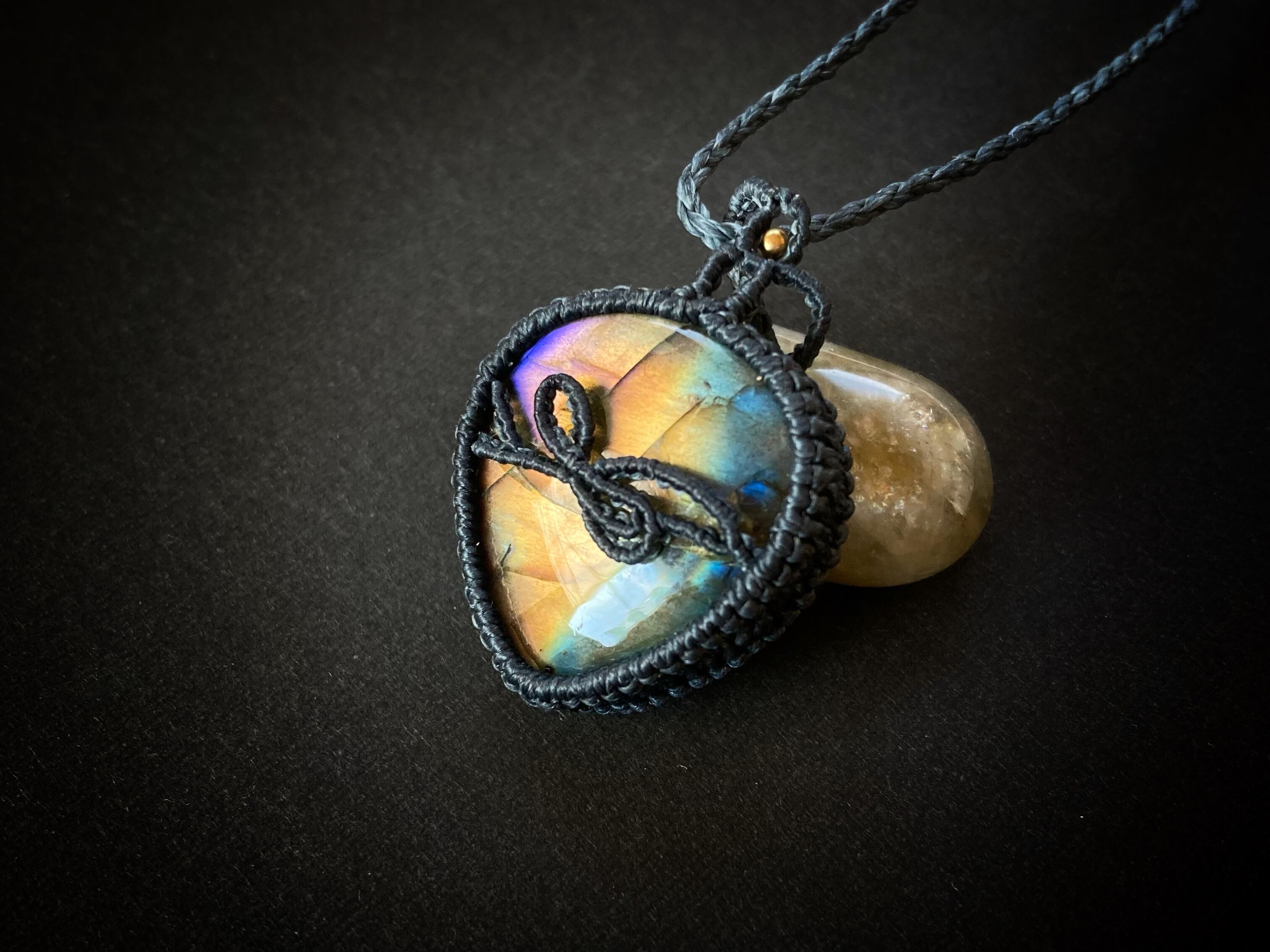 ラブラドライト macrame necklace