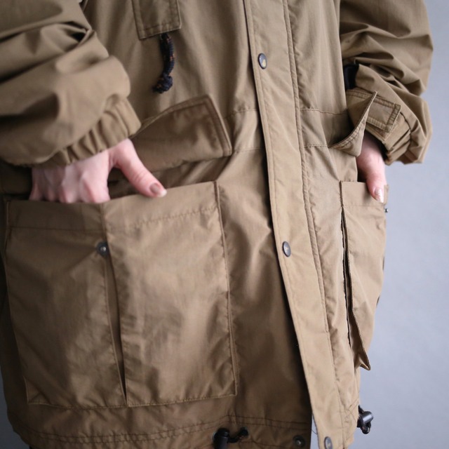 one point wappen over size mountain parka