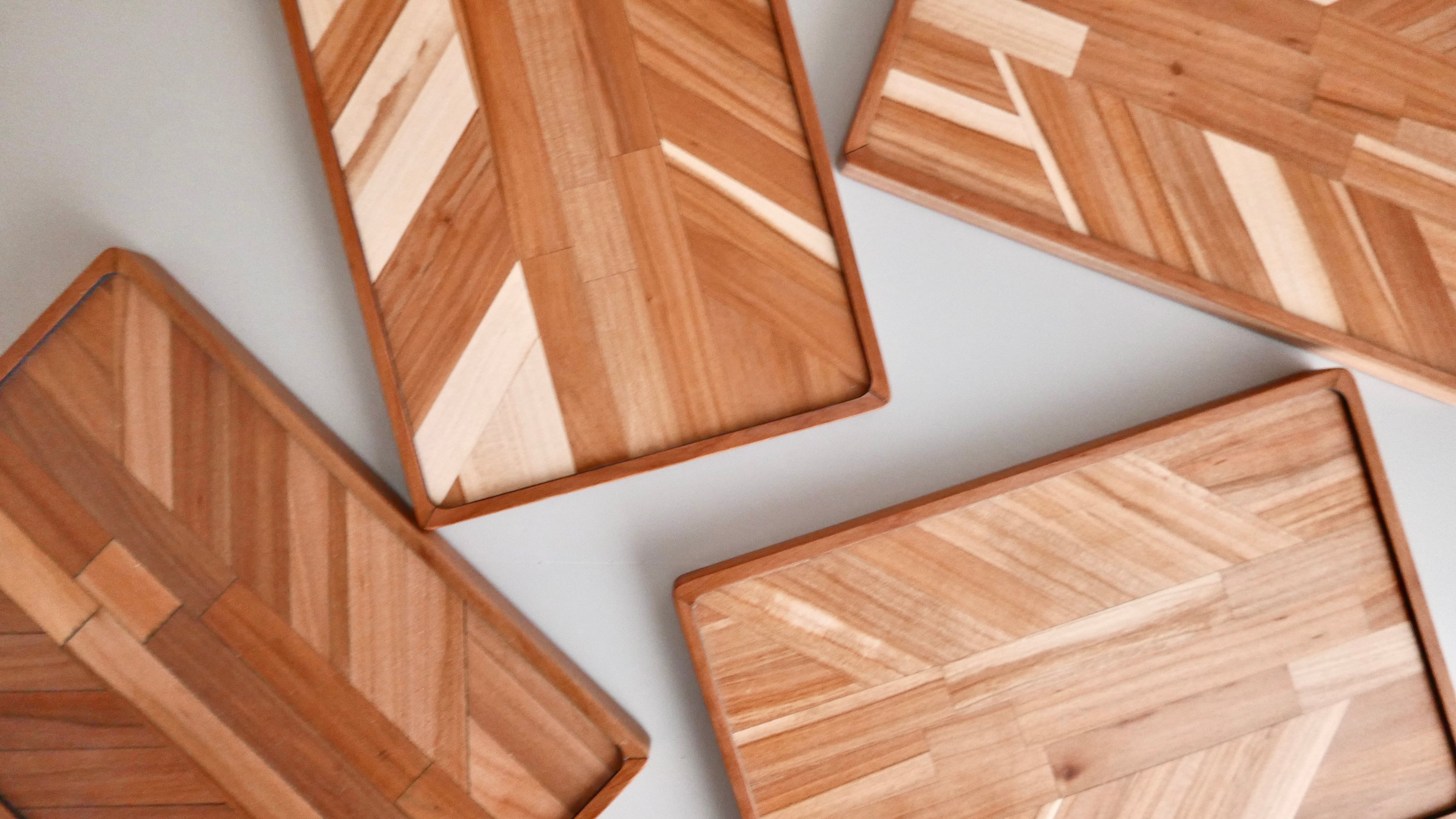 りんごの木のミラー 壁掛け式　と　りんごの木のミラースタンド　木村木品製作所 りんごの木のミラースタンド式 SHIRAKAMI sanchi | いいもの