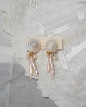 White seashell and Pearls pierce
