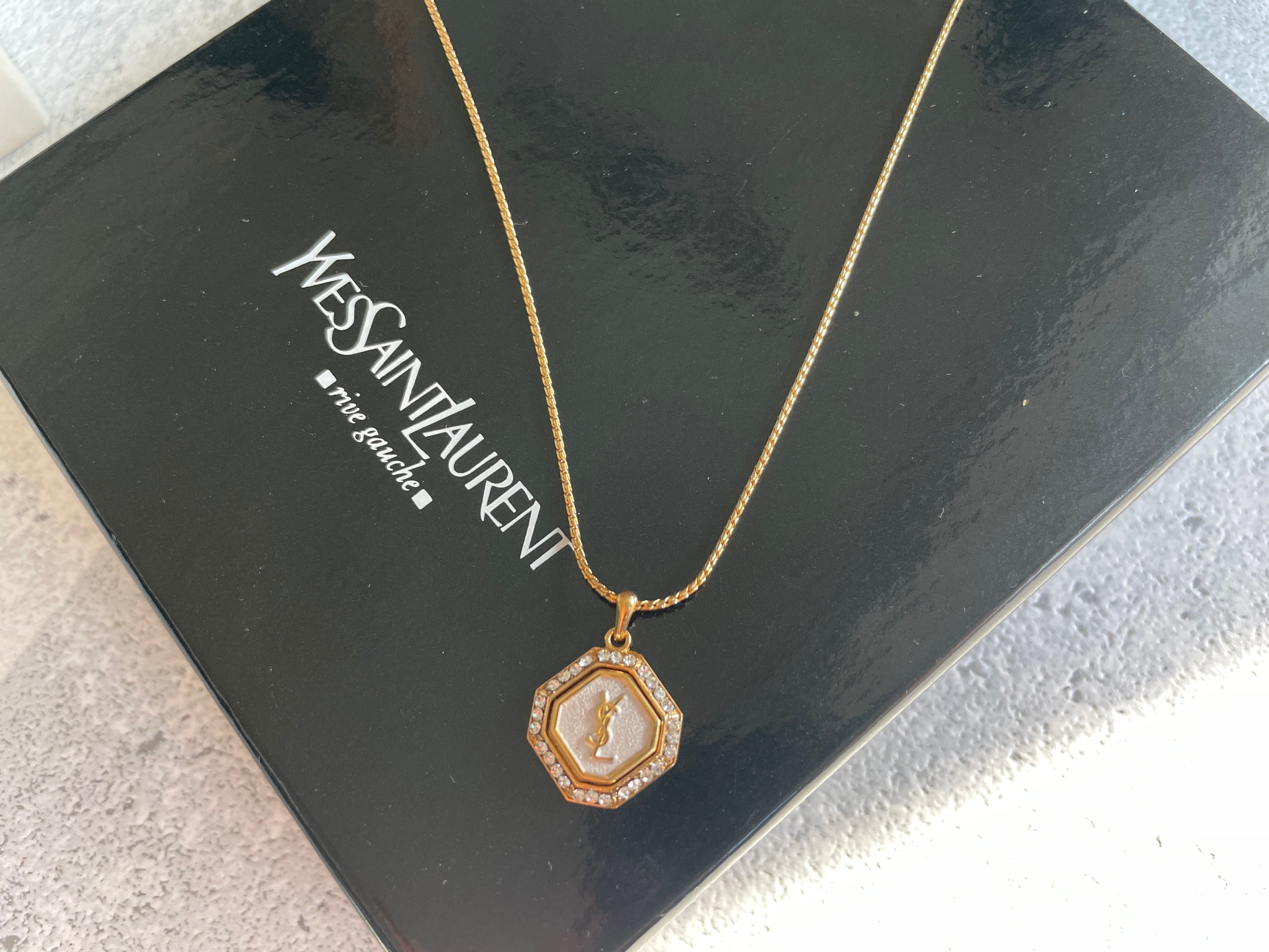 再入荷 Yves Saint Laurent ロゴ×ストーン ネックレス | Petit luxe 