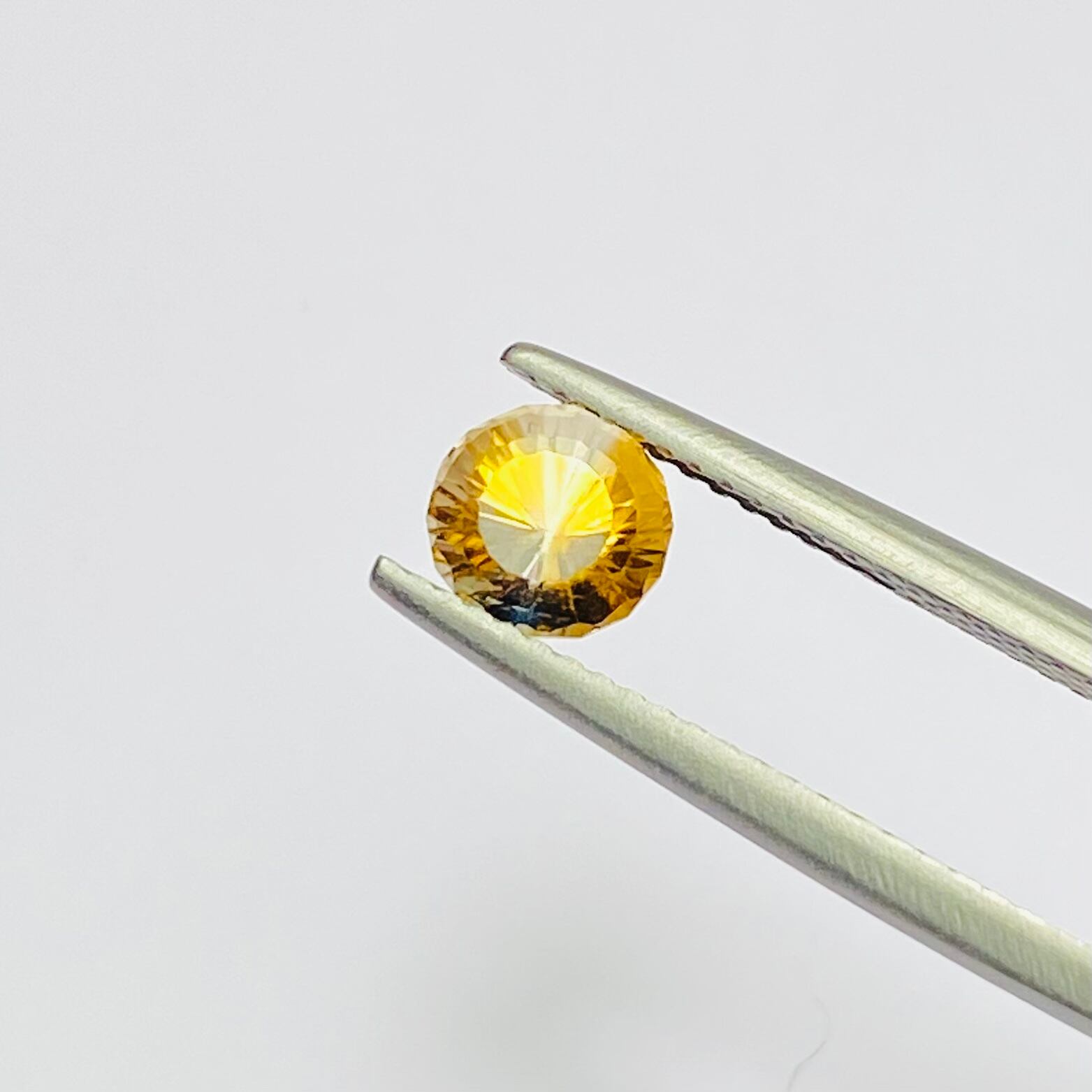 カットカッコいいバイカラージルコン