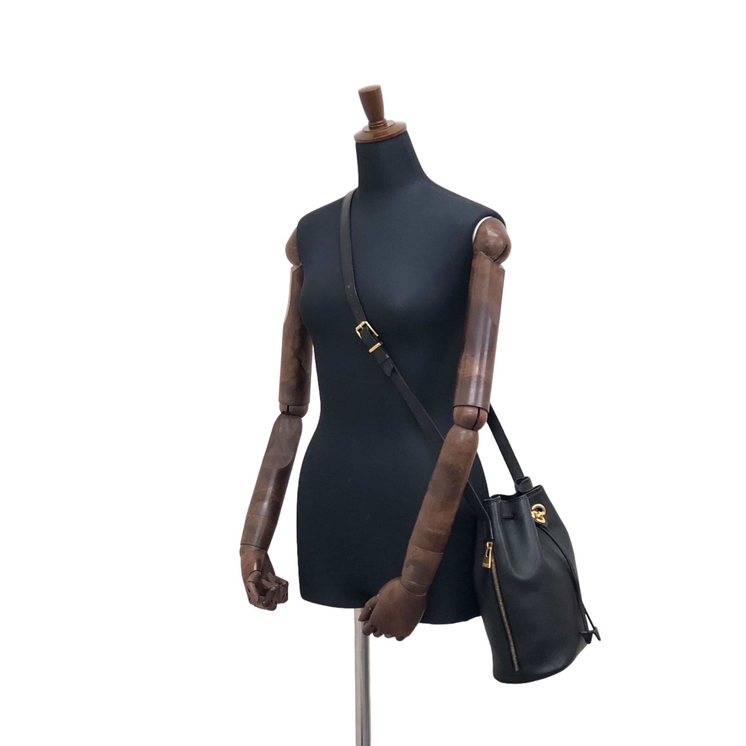 CELINE セリーヌ ショルダーバッグ ブラック マンテル レザー 巾着