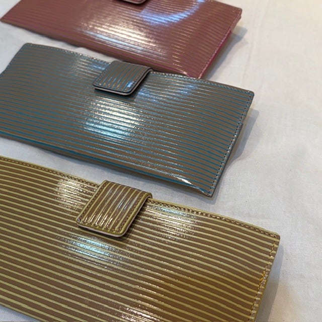 B.stuff　限定新素材「レユール」薄手のお財布。