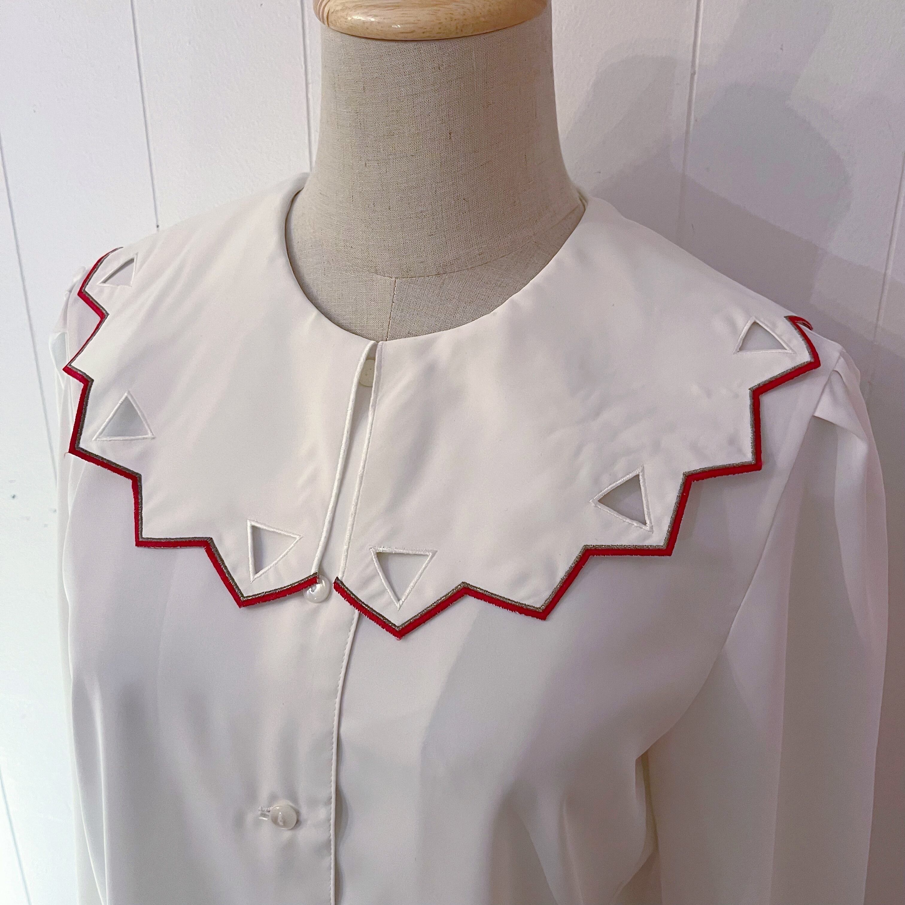 triangle cutting collar white blouse