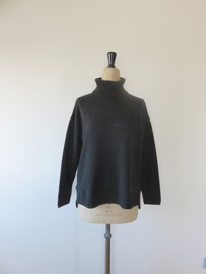 【Shiratakaknitichi】軽くてふんわり暖か♡ウール混タートルネックプルオーバー  チャコールグレー