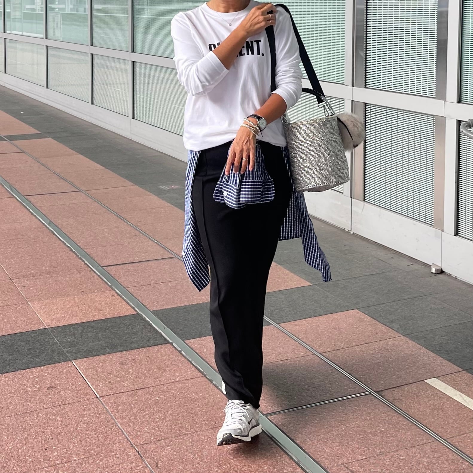 OVAL Shoulder Strap Kago-Bag & FOX FUR / Black x White | meong blue