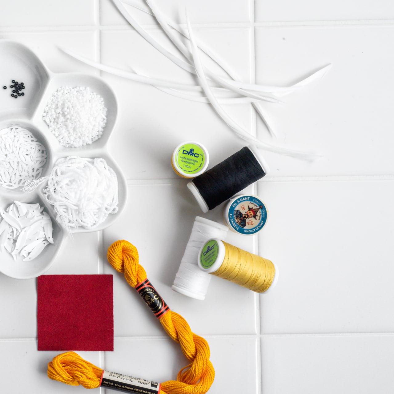 ニワトリの刺繍キット | Colorbucket by Lemmikko