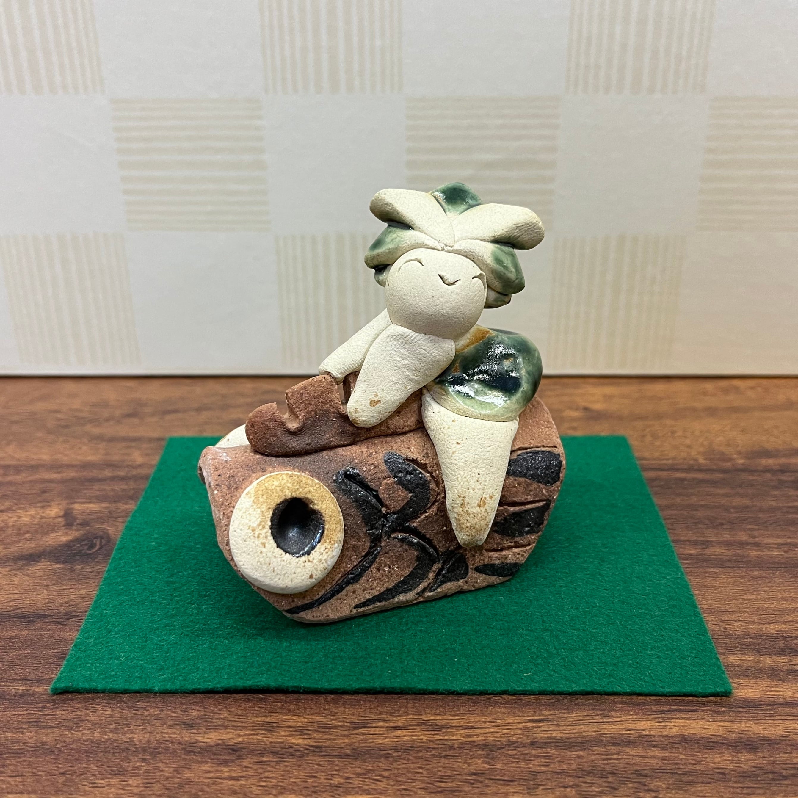 美濃焼　鯉　水野守山　置物　大小セット 美濃焼 鯉のぼり（小）茶（陶器季節置物） | さし源本店