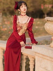 【0111】Heart Neck Red Vintage Long Sleeve Dress