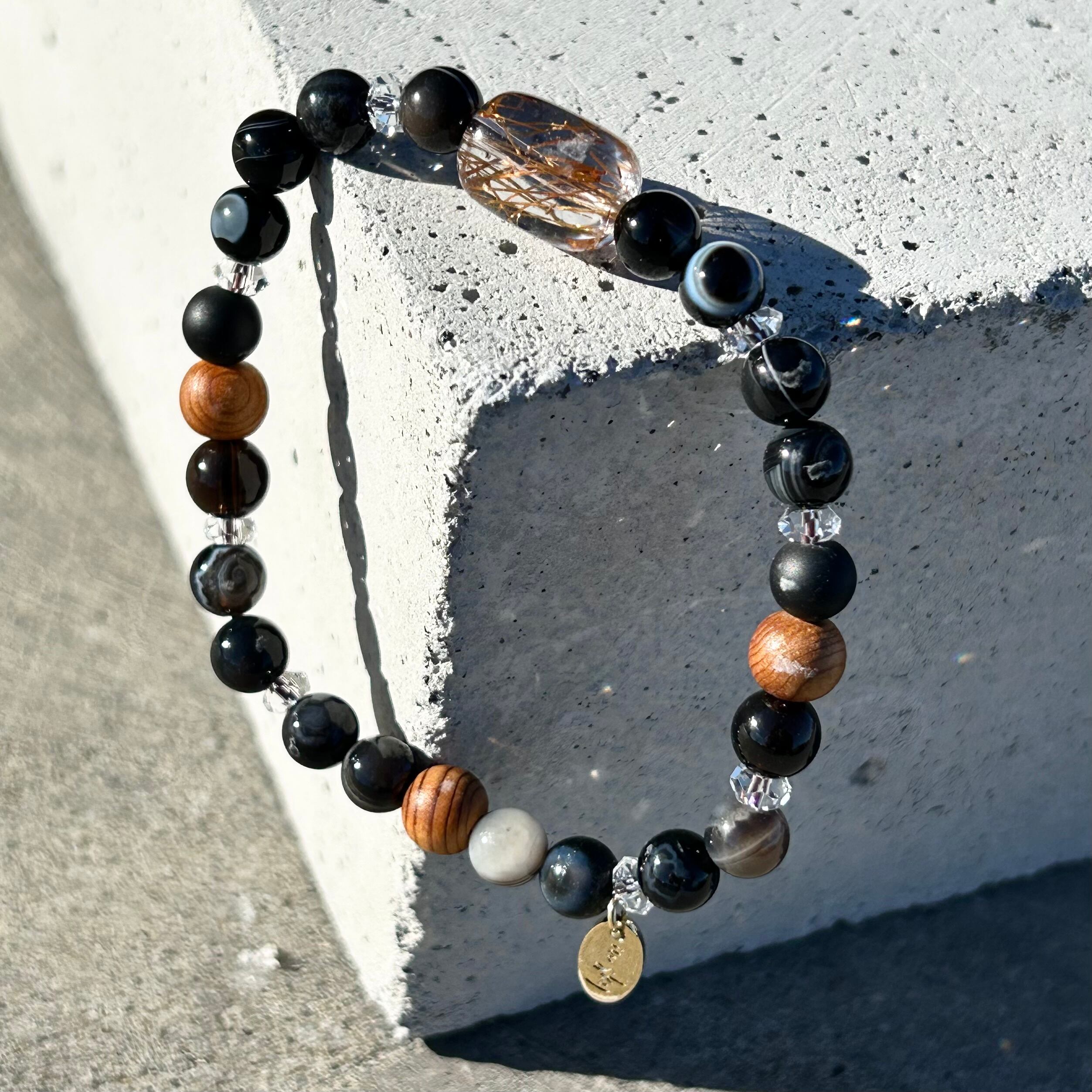 【サウセルさん専用】太陽ルチルと屋久杉、縁結びの糸のブレス【八重垣神社】 京都・平安武久作 京8号 薄緑糸縅 金小札 37A 月-tsuki- 円形