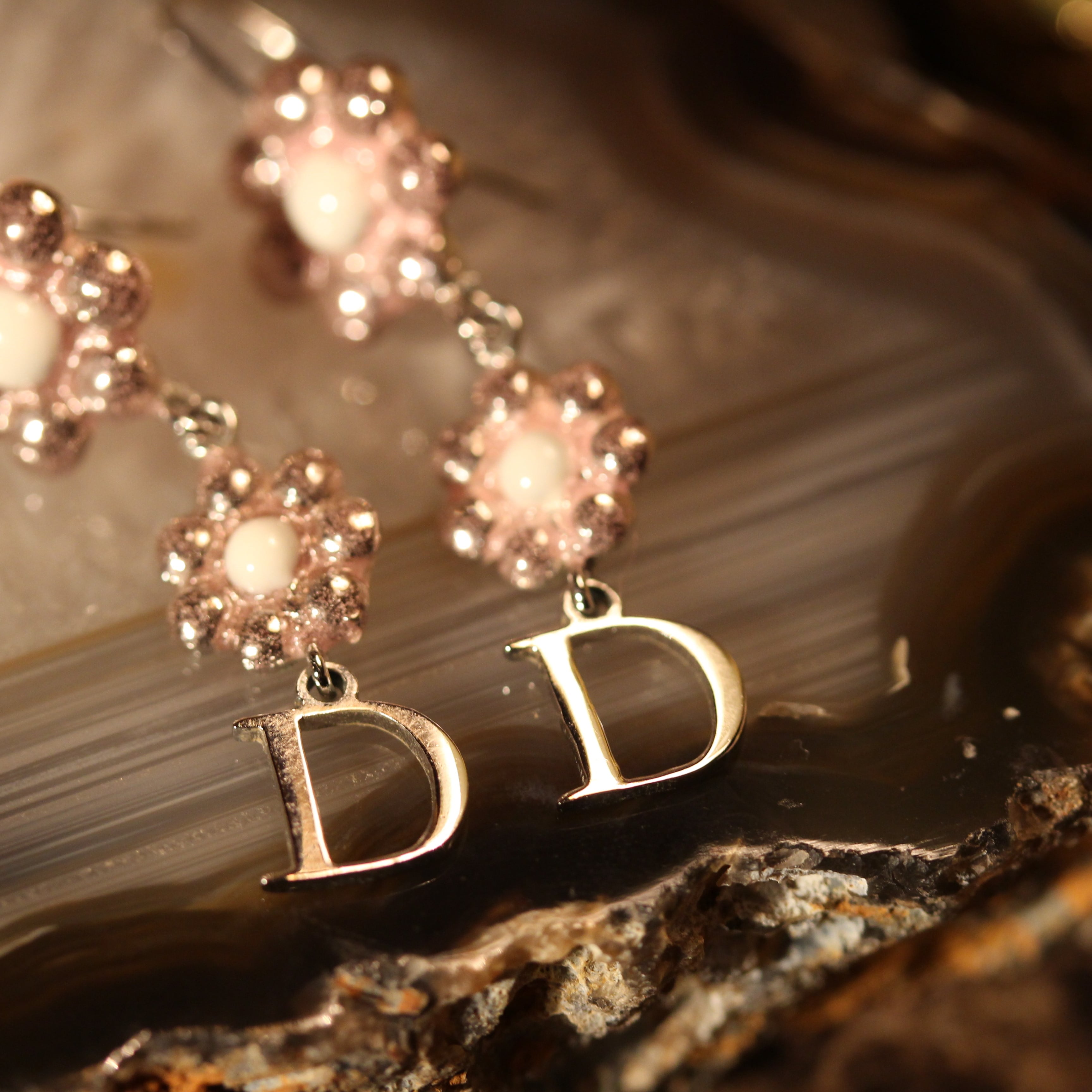 Christian Dior クリスチャンディオールロゴお花ぶらさがりピアス
