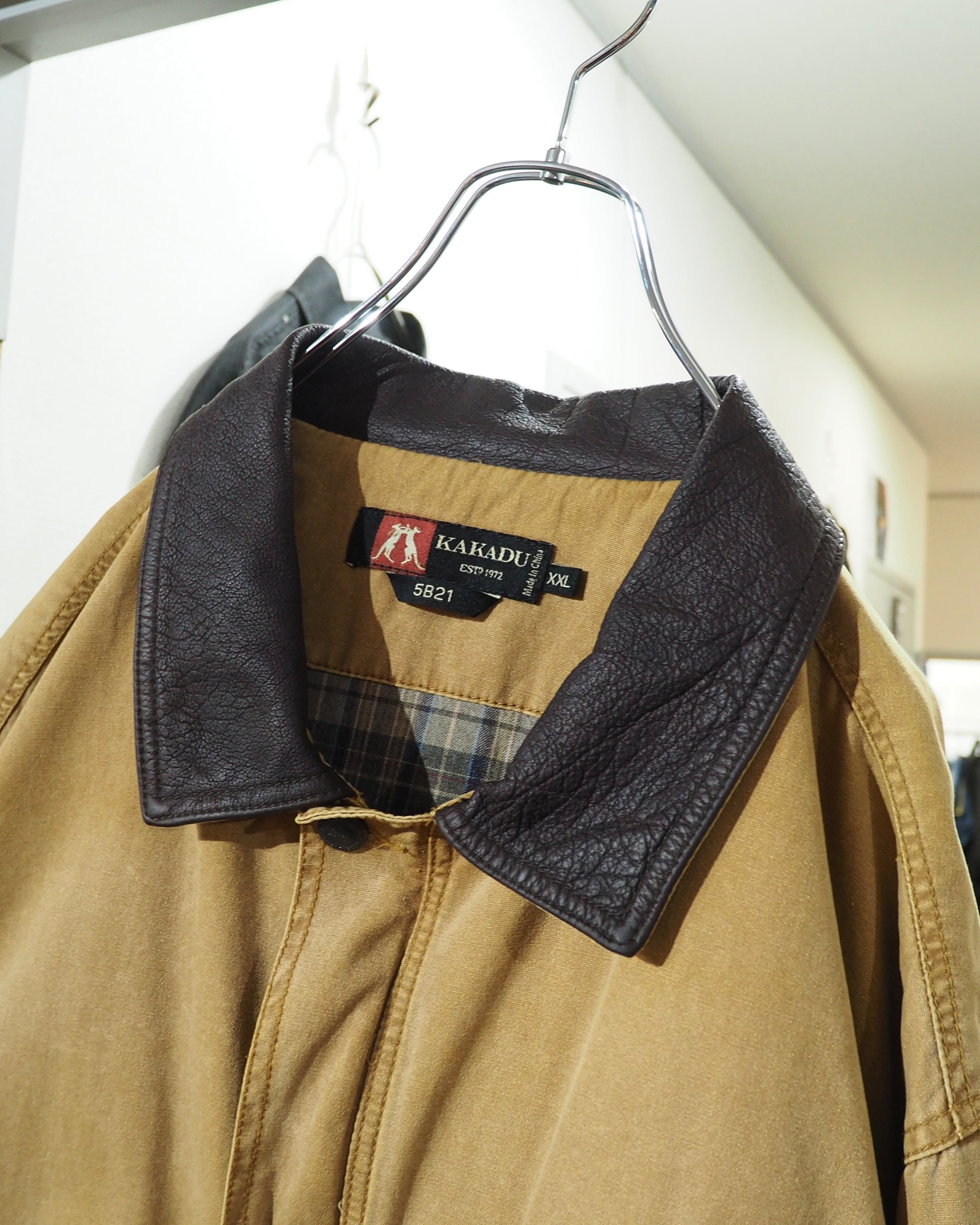 " KAKADU " Beautiful Fade Camel × Leather Collar switching Vintage Loose Duck Jacket