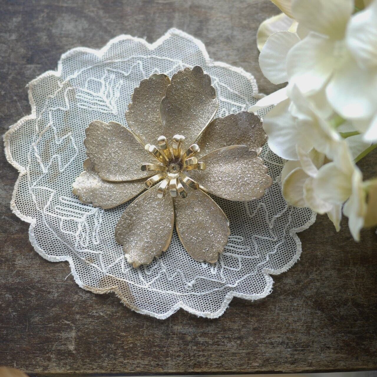 メタルフラワーブローチ ヴィンテージ
