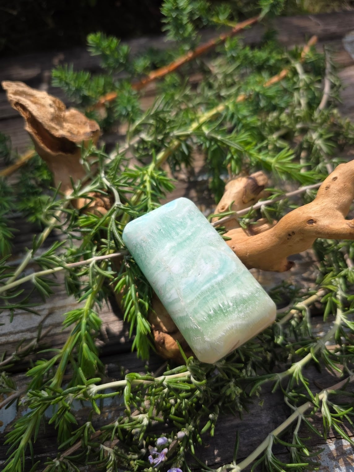 カリビアンブルーカルサイト｜海の記憶、空の静けさを映して | 日賀