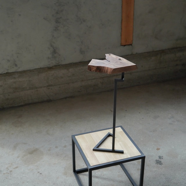 一枚板のミニサイドテーブル No.7 樹種：ヤマモモ