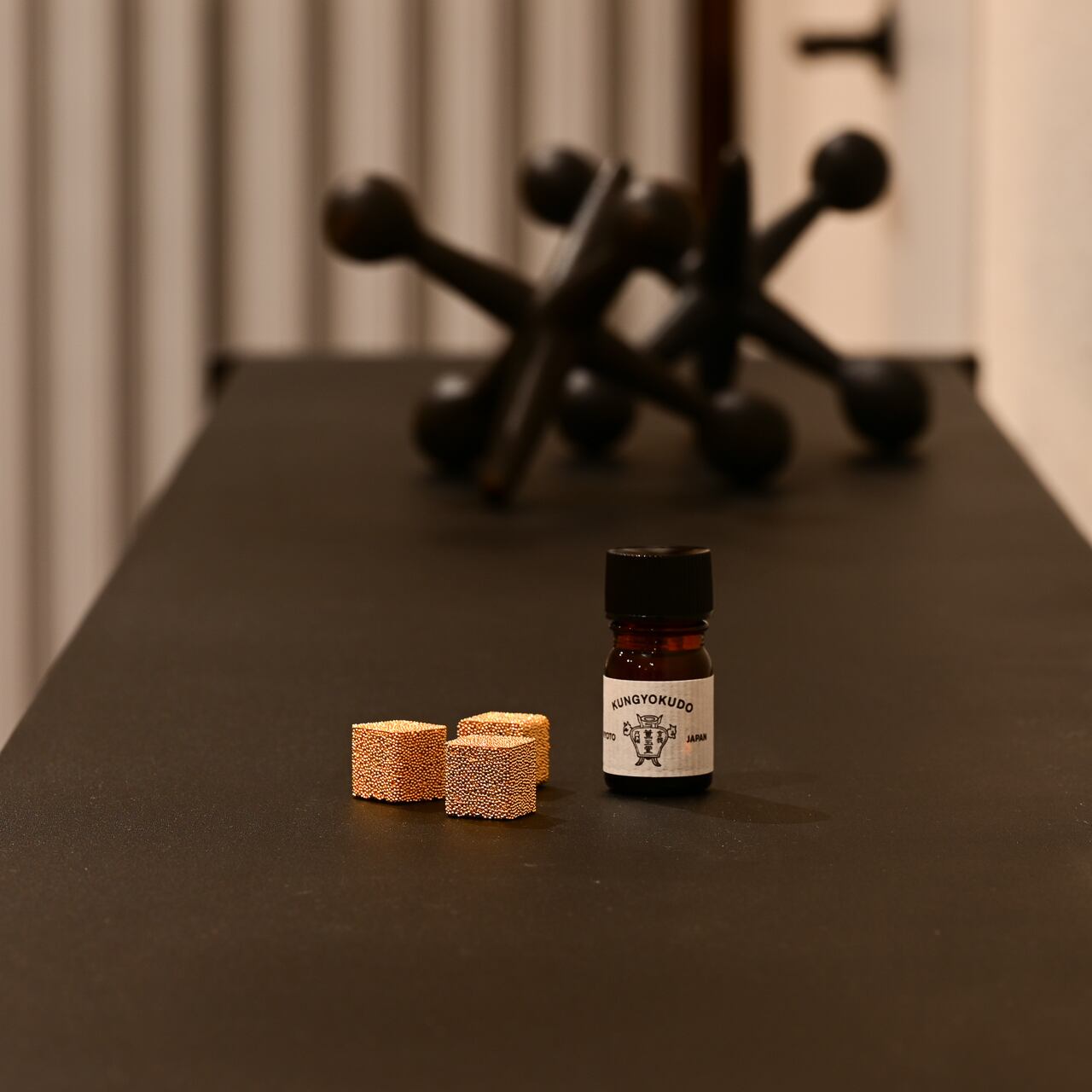 金属の粒つぶ立方体のアロマディフューザー》 ディフューザー