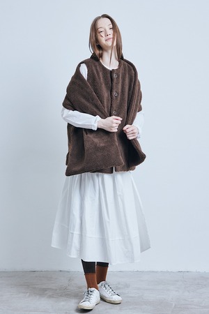 g_562 CAPE MUFFLER WITH   BOA VEST