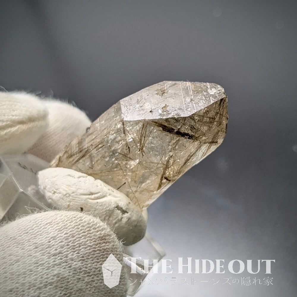 日本国産鉱物標本032 山梨県甲州市塩山竹森産草入り（苔土電気石入り