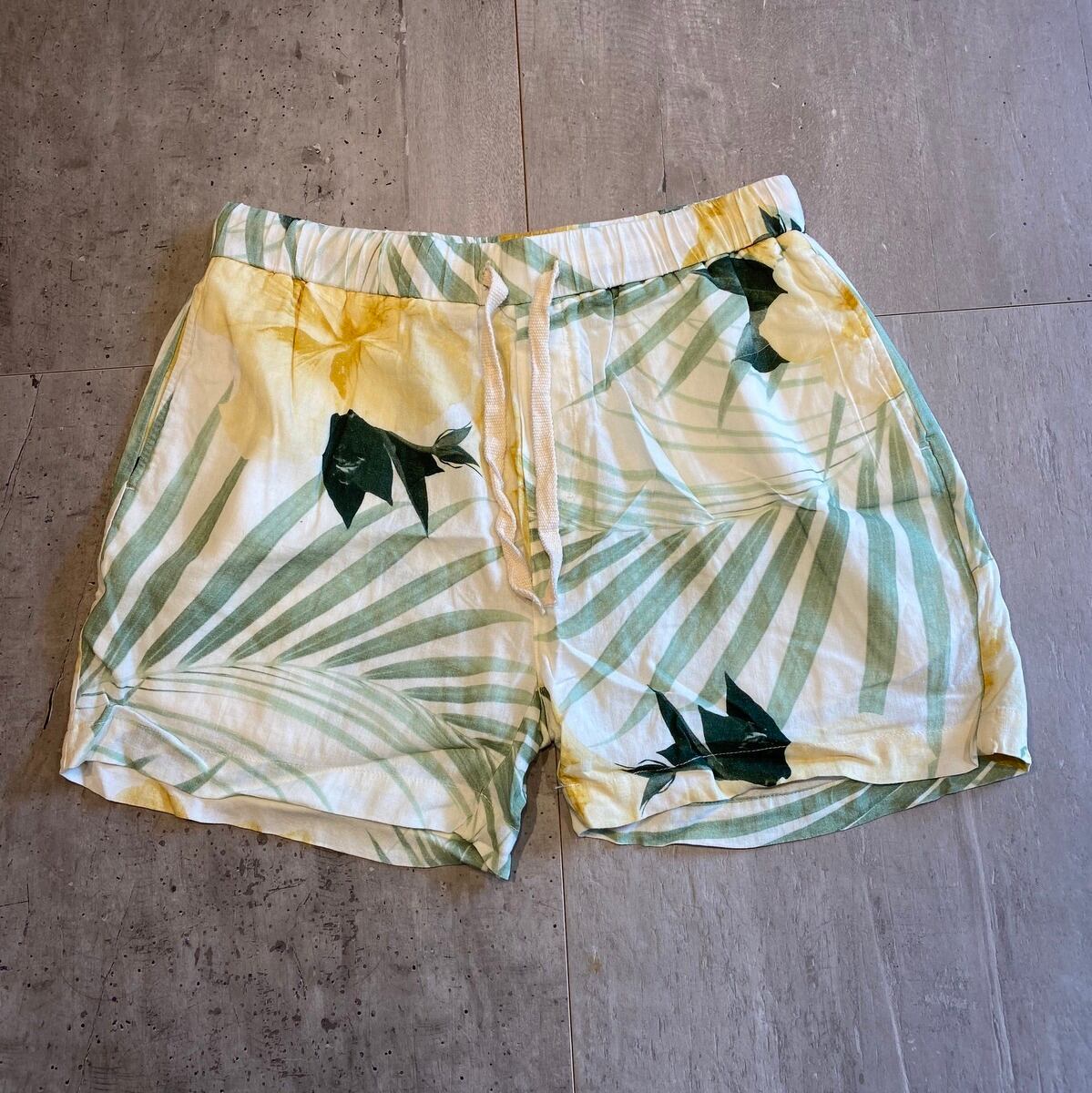 OSKLEN オスクレン メンズショートパンツ BERMUDA LINEN HIBISCO OSKLEN オスクレン メンズショートパンツ BERMUDA LINEN HIBISCO