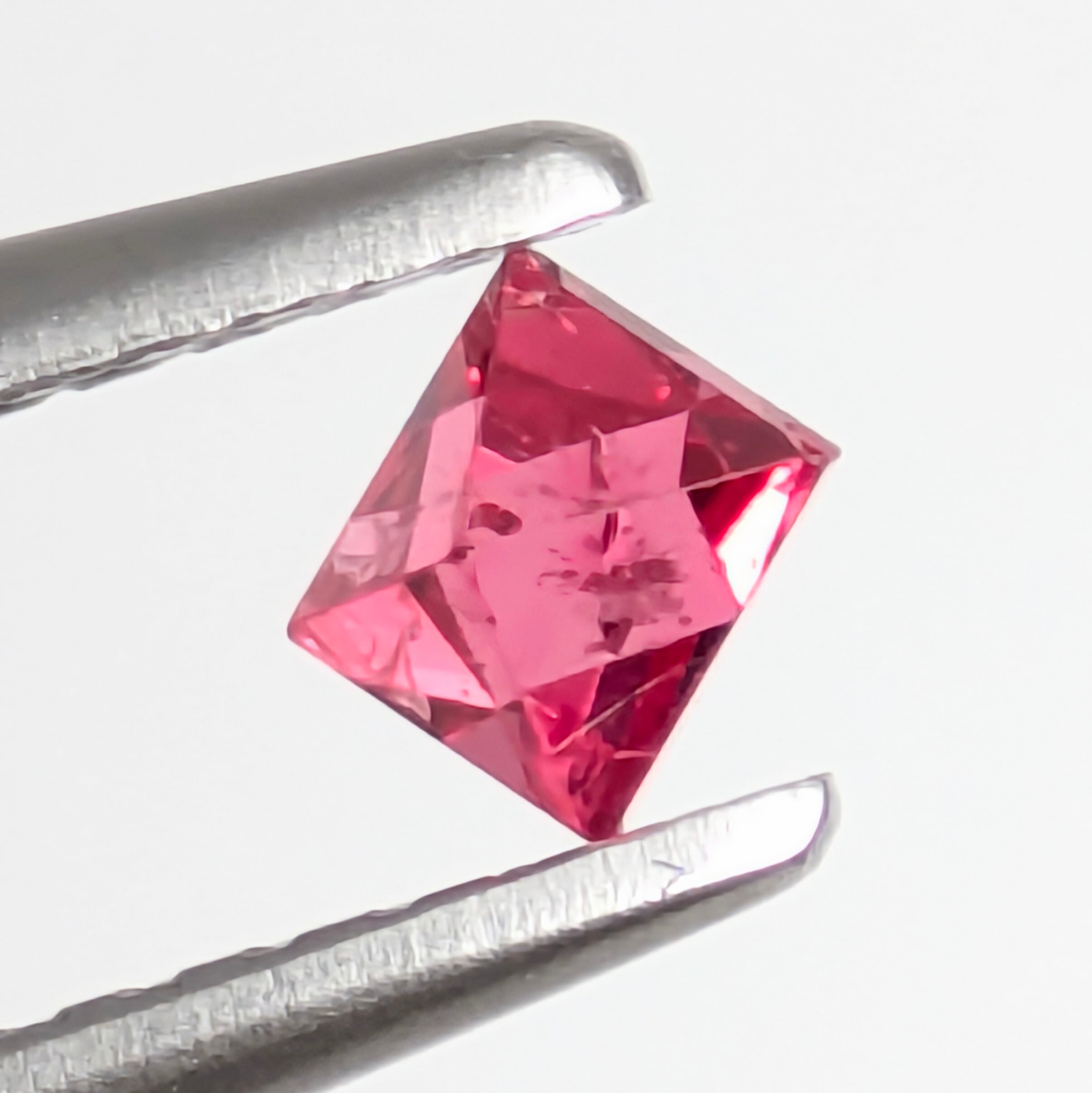 スピネル原石 ミャンマー・モゴック産【0.24ct】 PRO208042 | Gem's