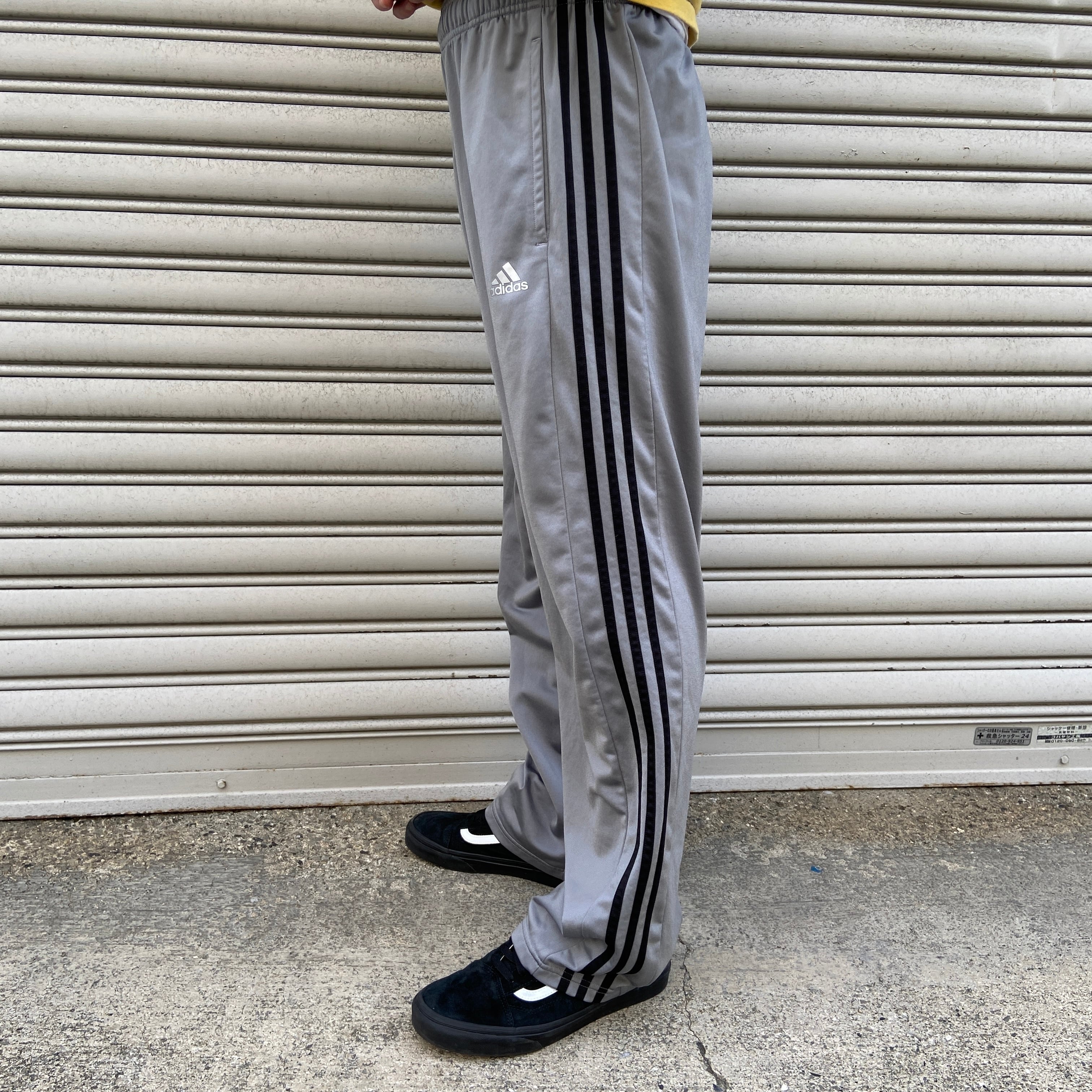 adidas トラックパンツ　M